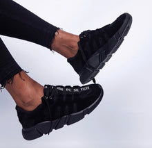 Afbeelding in Gallery-weergave laden, Sasre Low - Triple Black
